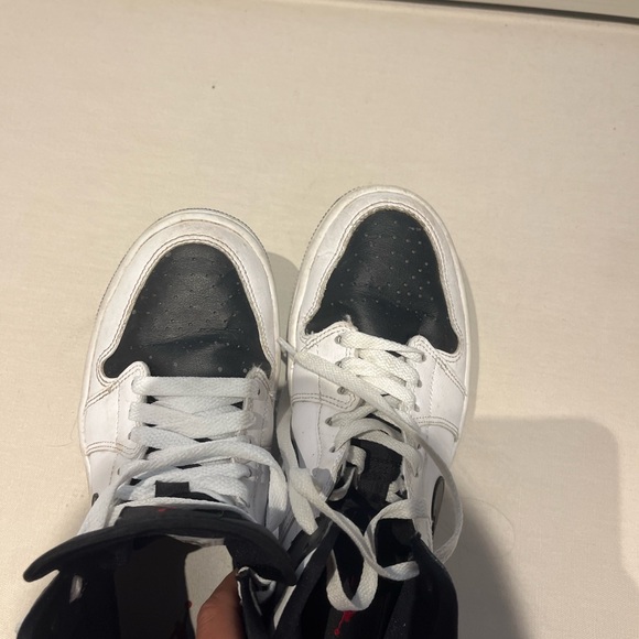 white black and red jordan’s - Picture 5 of 7